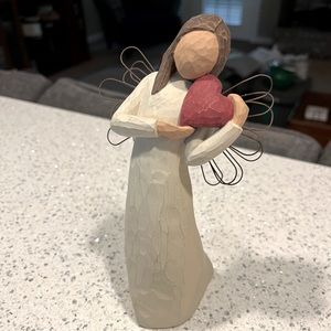 WillowTree Angel of the Heart Figurine-Like New. Stored, not used. Lovely gift.